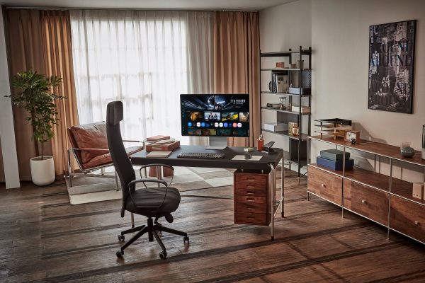 Samsung 32 M90SF 4K UHD Smart OLED Monitor with AI Camera-27
